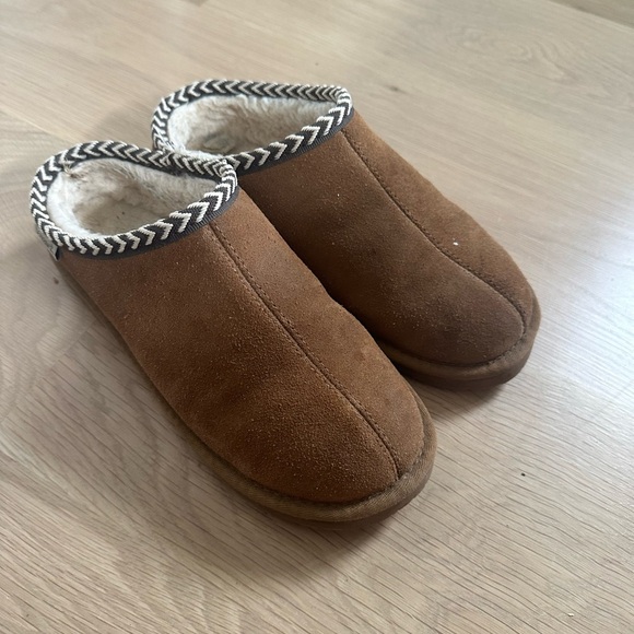 Bear paw Cozy Brown Slippers - Picture 2 of 3